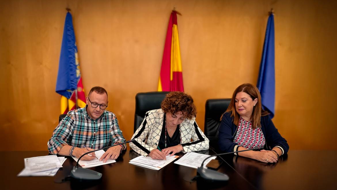 SerHogar firma el contrato de servicio de ayuda a domicilio con el Ayto. de Bigastro